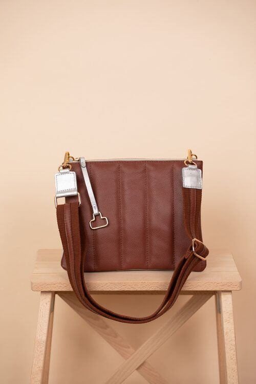 Cartera Aura Midi - Ladrillo/Plateado image 1